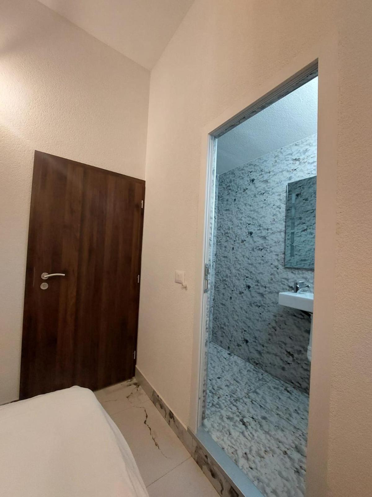 Hotel Inn Призрен Экстерьер фото