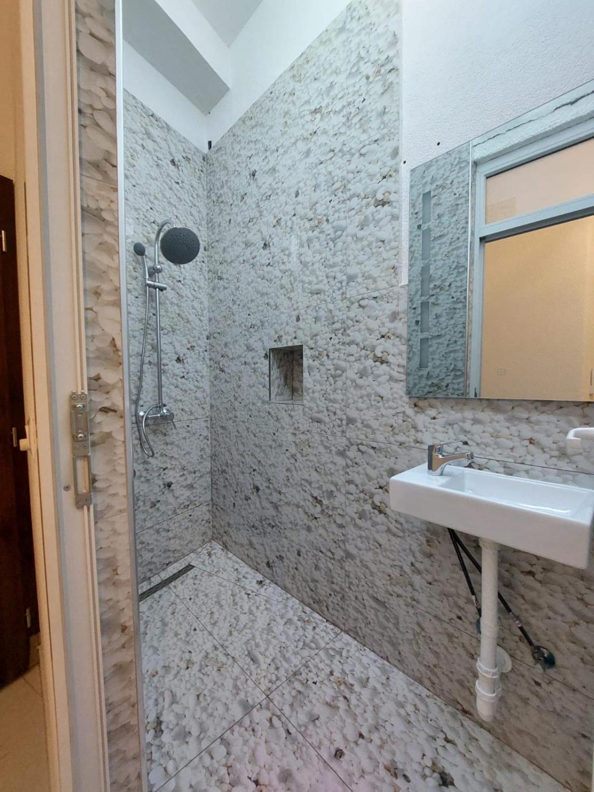 Hotel Inn Призрен Экстерьер фото